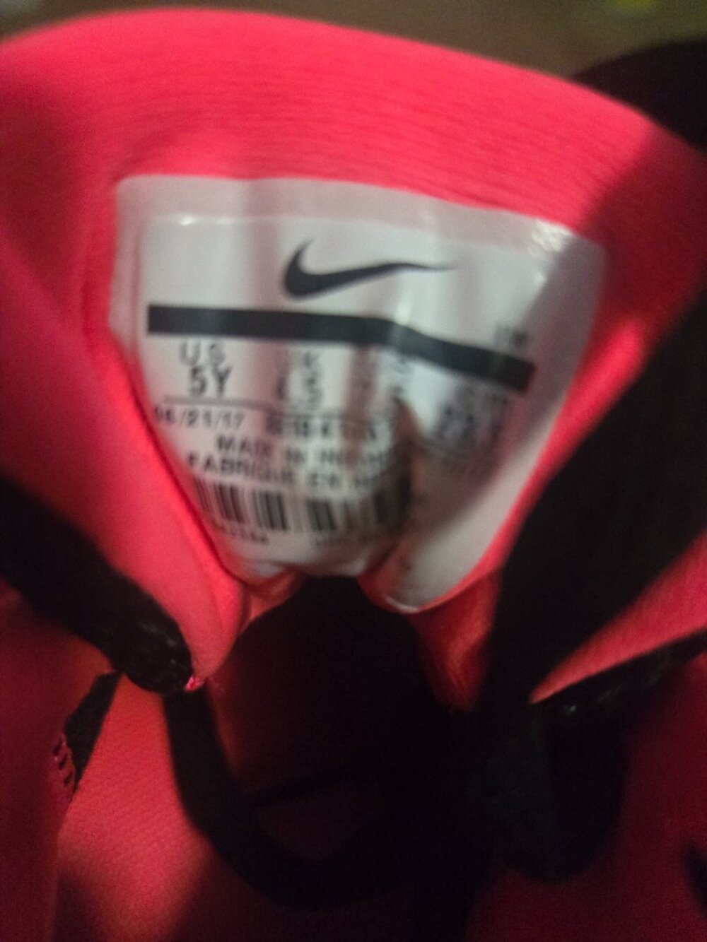 Boys 5Y Girls 6.5 Hot Pink Black Nikes shoes